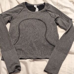 NWOT Never Worn Lululemon athletica Black and Gray Logo Long Sleeve Top Size 6